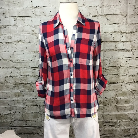 BUTTONS * button down top - Picture 3 of 8